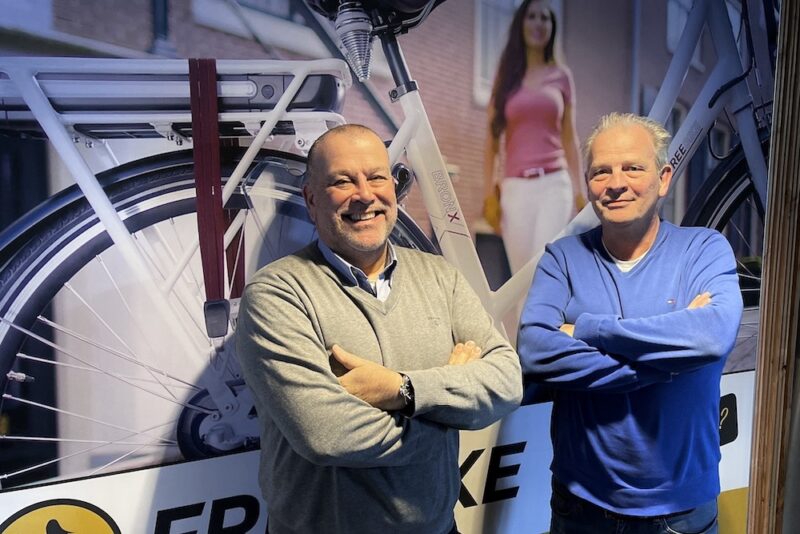 Freebike: optimal connection between online and offline